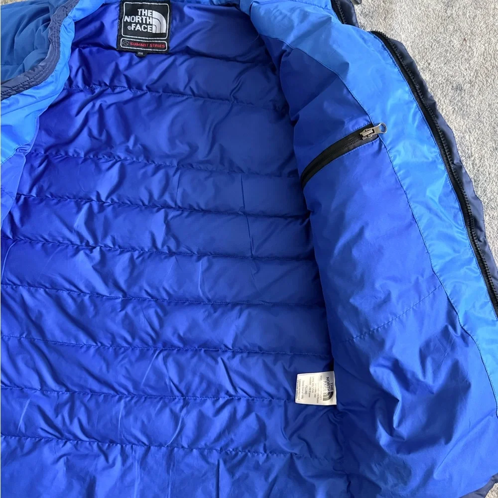 The North Face Men's Two-Tone Blue Puffer Jacket - Picture 5 of 6